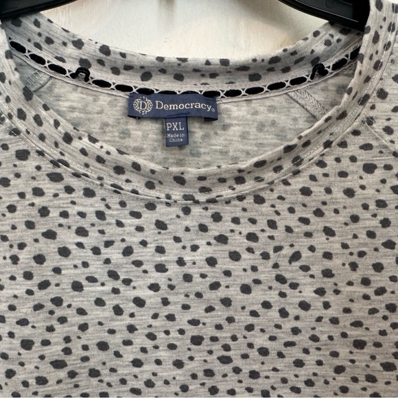 DEMOCRACY SHIRT. GRAY LEOPARD PRINT KNIT FABRIC. CREW NECK. PETITE XL. LIKE NEW - Picture 3 of 12